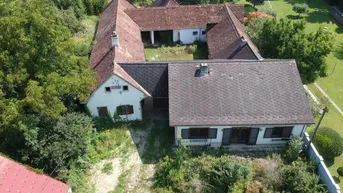 Expose Sanierungsbedürftiger Vierkanthof (126m²) mit großzügigem Wirtschaftsgebäude in ruhiger Grünlage in Neudau!