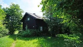 Expose Uriges Holz-Wohnhaus auf großem, teilbaren Grund in Gablitz Hochbuch