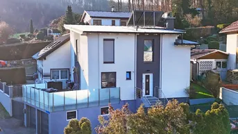 Expose Ihr neues Zuhause in zentrumsnaher Siedlungslage: toller Ausblick, Doppelgarage und Solaranlage!