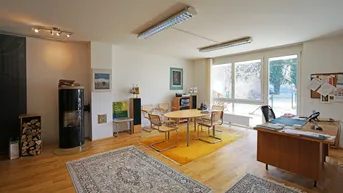 Expose Büro-Nutzung - Moderne 3-Zimmer in Hauptplatznähe: Erdgeschoß mit PKW-Stellplatz und Eigengarten