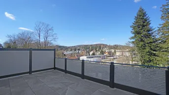 Expose Erstbezug! Hochwertige moderne Doppelhaushälfte in zentraler Grünruhelage in Pressbaum, perfekt für Familien