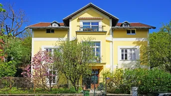 Expose Stilvolles Dachgeschoss mit Pool und Gartenglück - ein Zuhause wie aus einem Sommertraum