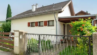 Expose Liebenswertes Haus mit liebevoll gestaltetem Blumengarten, Garage und Keller