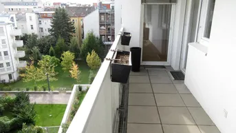 Expose DACHGESCHOSS - HELLES 3 ZIMMER APARTMENT MIT BALKON
