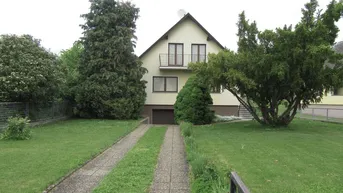 Expose RUHELAGE - GROSSES BAUGRUNDSTÜCK MIT SEHR GEPFLEGTEM EINFAMILIENHAUS