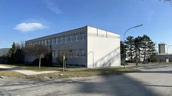 Expose BELETAGE - Modernes Büro / Schulungsräume mit Lift und Parkflächen - Variante EG oder OG