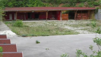 Expose Asphaltierte Freifläche mit Halle in Willendorf (ehem. "Römergrube")