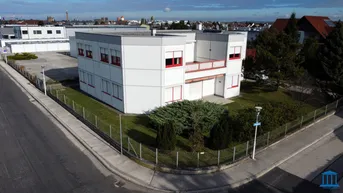 Expose Hochwertig ausgestattetes Büro mit anschließender Halle - ausreichend Parkflächen am Areal!