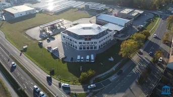 Expose Barrierefrei erreichbares Geschäftslokal an frequentiertem Standort mit zahlreichen Parkflächen am Areal