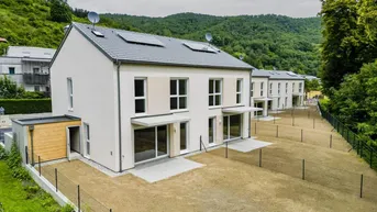 Expose ERSTBEZUG | ANZAHLUNG EUR 50.000,- | gefördertes Reihenhaus mit großem Garten