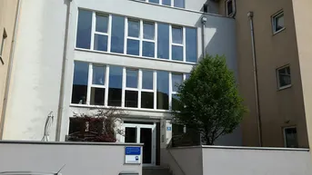 Expose Geförderte Miete mit Kaufoption | Top 18 | 2. OG mit Loggia.