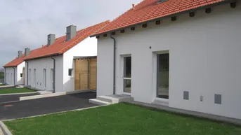 Expose Leonhard am Forst | gefördertes Reihenhaus | Miete mit Kaufoption | 203 m² Garten.