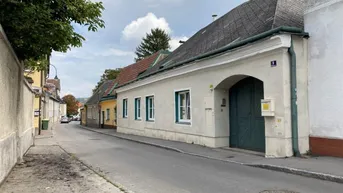 Expose Stadthaus mit Stiftsblick mitten in Klosterneuburg: 6 Zimmer, 134,61m² + Innenhof, Lagerräume und Garage!
