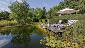 Expose Archimedisches Wohnhaus mit Einliegerwohnung - 185m² plus Keller mit wunderschönen Naturgarten und Schwimmbiotop!
