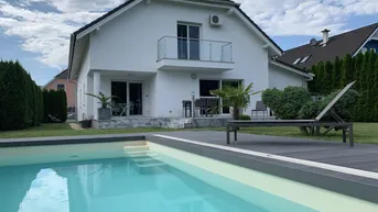 Expose Luxuriöses Wohnen: Designhaus mit Garten, Pool und geräumiger Garage