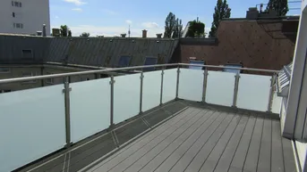 Expose moderne Dachgeschossmaisonette mit Balkon, Terrasse &amp; zwei Stellplätzen