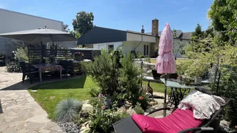 Expose Einfamilienhaus mit separater Wohneinheit, schönem Garten mit Swimming Pool und Garage!