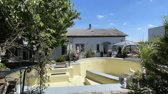 Expose Einfamilienhaus mit separater Wohneinheit, schönem Garten mit Swimming Pool und Garage!