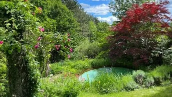 Expose Naturparadies für Gartenliebhaber - Vollziegel Massivhaus in absoluter Ruhelage - 5 Zi, Wintergarten, Keller, Werkstatt, Biotop, Blumengarten!