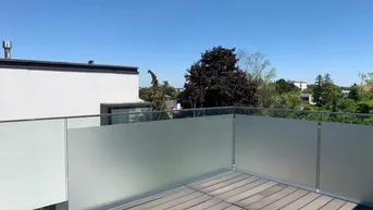 Expose DG WOHNUNG IN ZENTRUMSNÄHE MIT TERRASSE, GARTEN UND WUNDERSCHÖNEM AUSBLICK