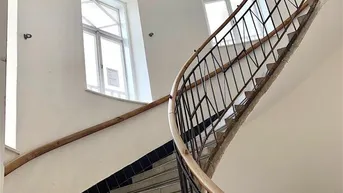 Expose NEUER PREIS! - DG-WOHNUNG IN ELEGANTEM ALTBAU - NIBELUNGENVIERTEL