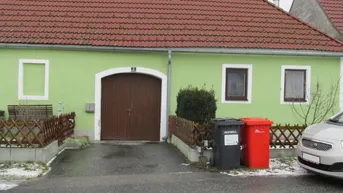 Expose Landhaus mit umschlossenem Innenhof und Nebengebäuden (FIXPREIS)