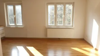 Expose Sunshine and green view - Sensational location near Naschmarkt - U4/Kettenbrückengasse - Perfect 3-room apartment - 3rd Floor