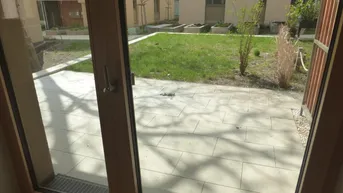 Expose Jetzt einziehen - 2-Zimmer-Wohnung mit Eigengarten, Bad mit Fenster, großes Schlafzimmer - Provisionsfrei für Käufer:innen!