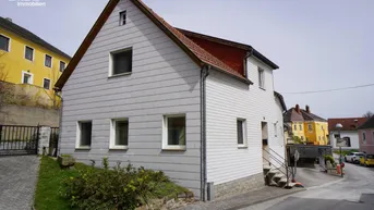 Expose PREISKNÜLLER!! Großzügiges Wohnhaus mit Nebengebäude, Innenhof, Garten und Dachterrasse