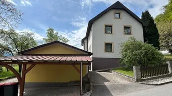 Expose Geräumiges Zweifamilienhaus mit Garten und Terrasse