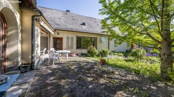 Expose Platz trifft Potenzial – Wohnhaus mit Innenhof und Doppelgarage