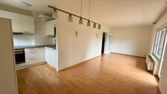 Expose Helle 3-Zimmer Wohnung mit 2 Balkonen und Garagenplatz