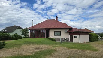 Expose Geräumiges Einfamilienhaus mit großem Grundstück und Mehrzweckhalle in Grafenwörth
