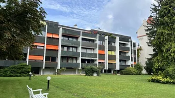 Expose Hohe Warte 4-Zimmer-Wohnung mit großem Parkareal und Pool