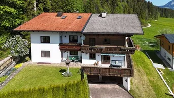 Expose Doppelhaus mit viel Wohn- und Nutzraum und großem Potenzial in Hopfgarten zu verkaufen.