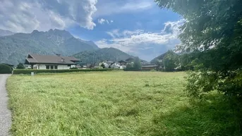 Expose Sonniges Grundstück nahe Steinplatte für Mehrparteienhaus sowie zwei Einfamilienhäuser.