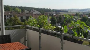 Expose Perfekter Ausblick in ruhiger Lage - 3 Zimmer Wohnung mit Balkon