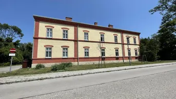 Expose Vollrenovierte 1-Zimmer-Wohnung in Blumau-Neurißhof – Ihr neues Zuhause wartet!