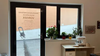 Expose Geschäftslokal mit großer Auslage – vielseitig nutzbar in Grünbach am Schneeberg .