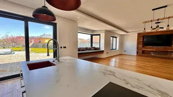 Expose Hochwertig. Modern. Anders. – Exklusives Einfamilienhaus mit Pool!