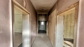 Expose Sanierungsbedürftiges Landhaus in ruhiger Lage!