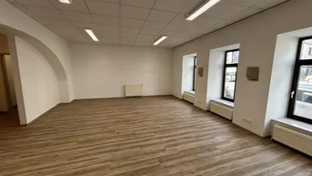 Expose Repräsentatives Geschäftslokal am Hauptplatz von Laa an der Thaya – hell, großzügig &amp; vielseitig nutzbar