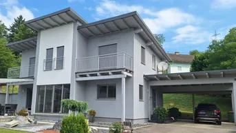 Expose Modernes Einfamilienhaus mit Pool und Gartenidylle bei Griffen