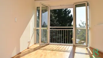 Expose Wunderschöne, sonnige Wohnung mit französischem Balkon - Blick ins Grüne - Garten - Stellplatz! Auch als Privatordination geeignet!