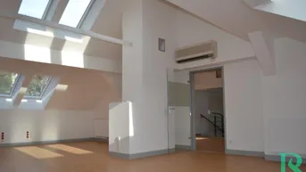 Expose Exzellente Dachgeschosswohnung - Arbeiten in außergewöhnlichem Ambiente