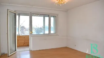Expose Ruhige, renovierungsbedürftige 3-Zimmer Wohnung mit Loggia und Grünblick