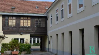 Expose GEWERBE &amp; WOHNEN - Großes Ausbau-/ Neubaupotential - Weitläufige Grünfläche - Parkplätze!