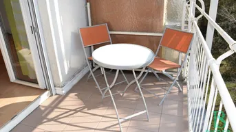 Expose Entzückende 2-Zimmer-Wohnung mit Südbalkon, super schön möbliert!