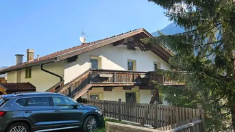 Expose Wohnhaus mit drei kleinen Wohneinheiten.