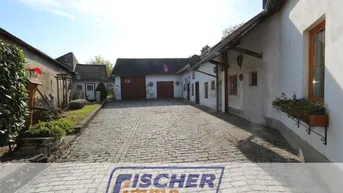 Expose Sanierungsbedürftiges Bauernhaus (zwei Wohneinheiten) mit ruhigem Innenhof und Garten am Ende einer Sackgasse